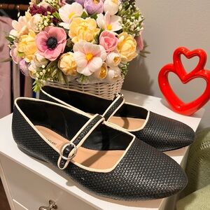 Antonio Melani Flats